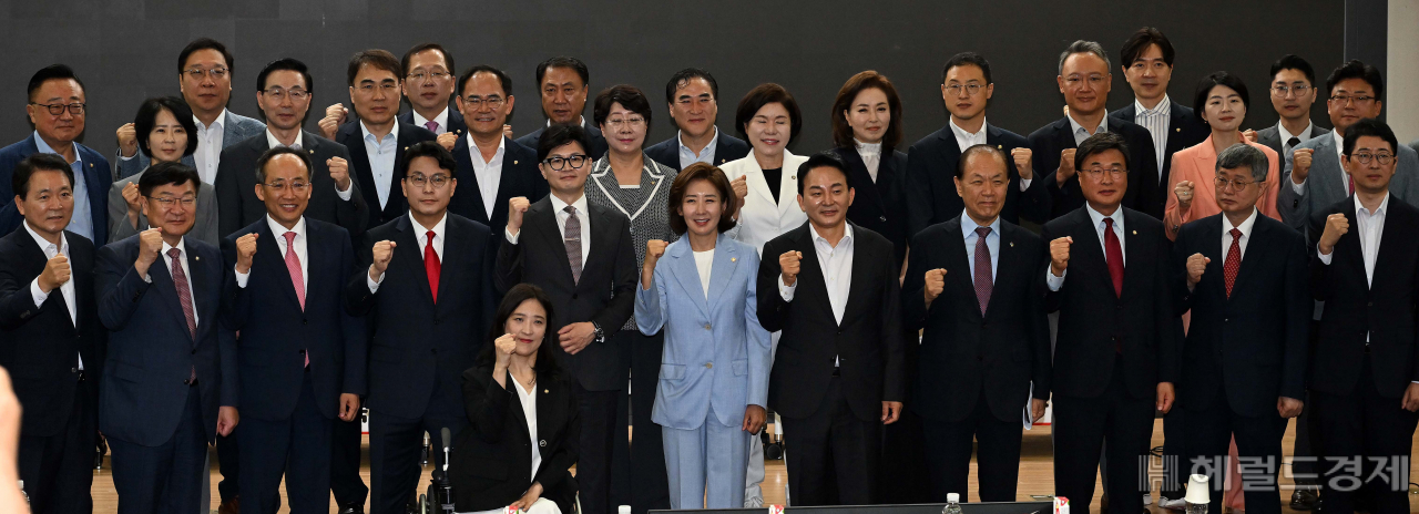 ‘한자리에 모인 4인…’ [이상섭의 포토가게]