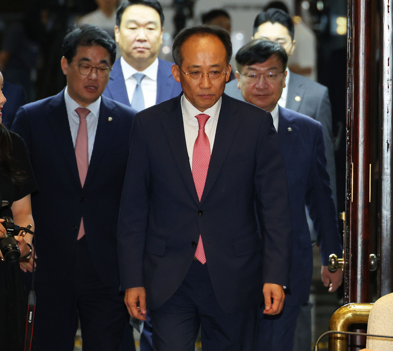 추경호 국민의힘 원내대표가 24일 오전 국회에서 열린 의원총회에 참석하고 있다. [연합]