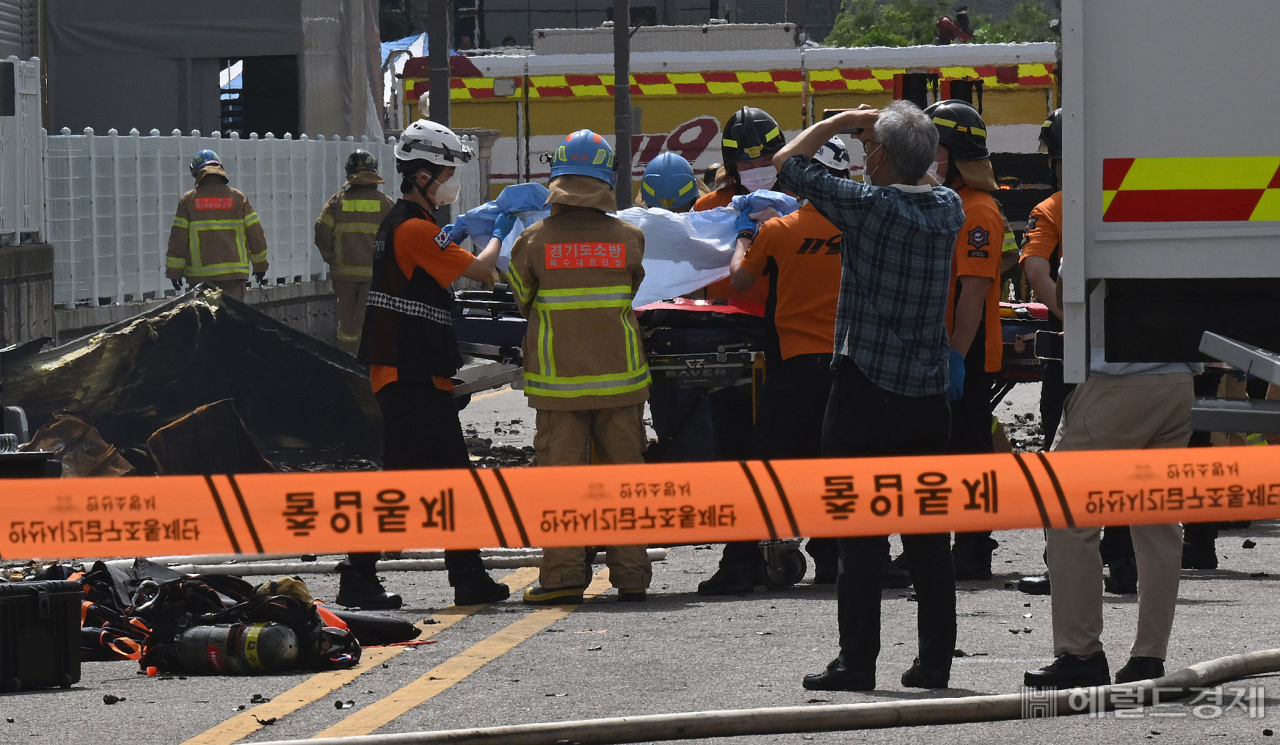 '사망자 22명' 처참하게 타버린 화성 아리셀 공장 화재 현장  [임기자의 뷰파인더]