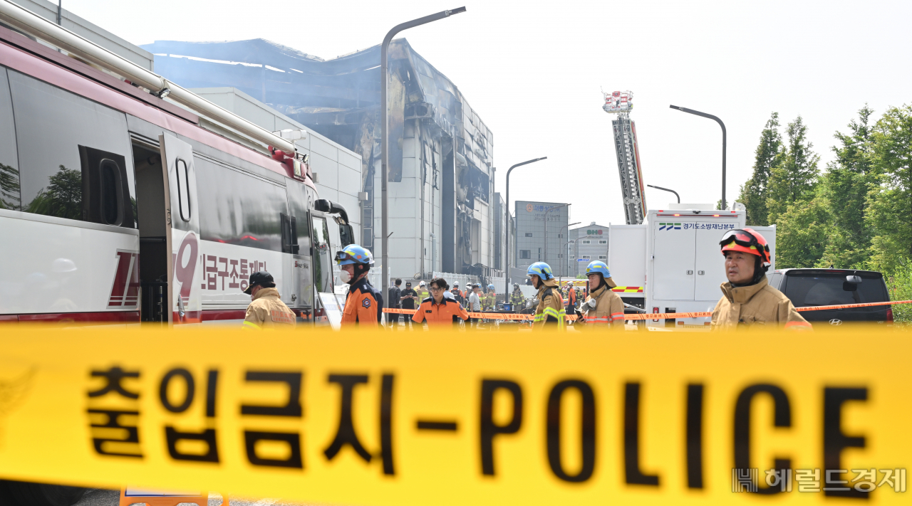 '사망자 22명' 처참하게 타버린 화성 아리셀 공장 화재 현장  [임기자의 뷰파인더]