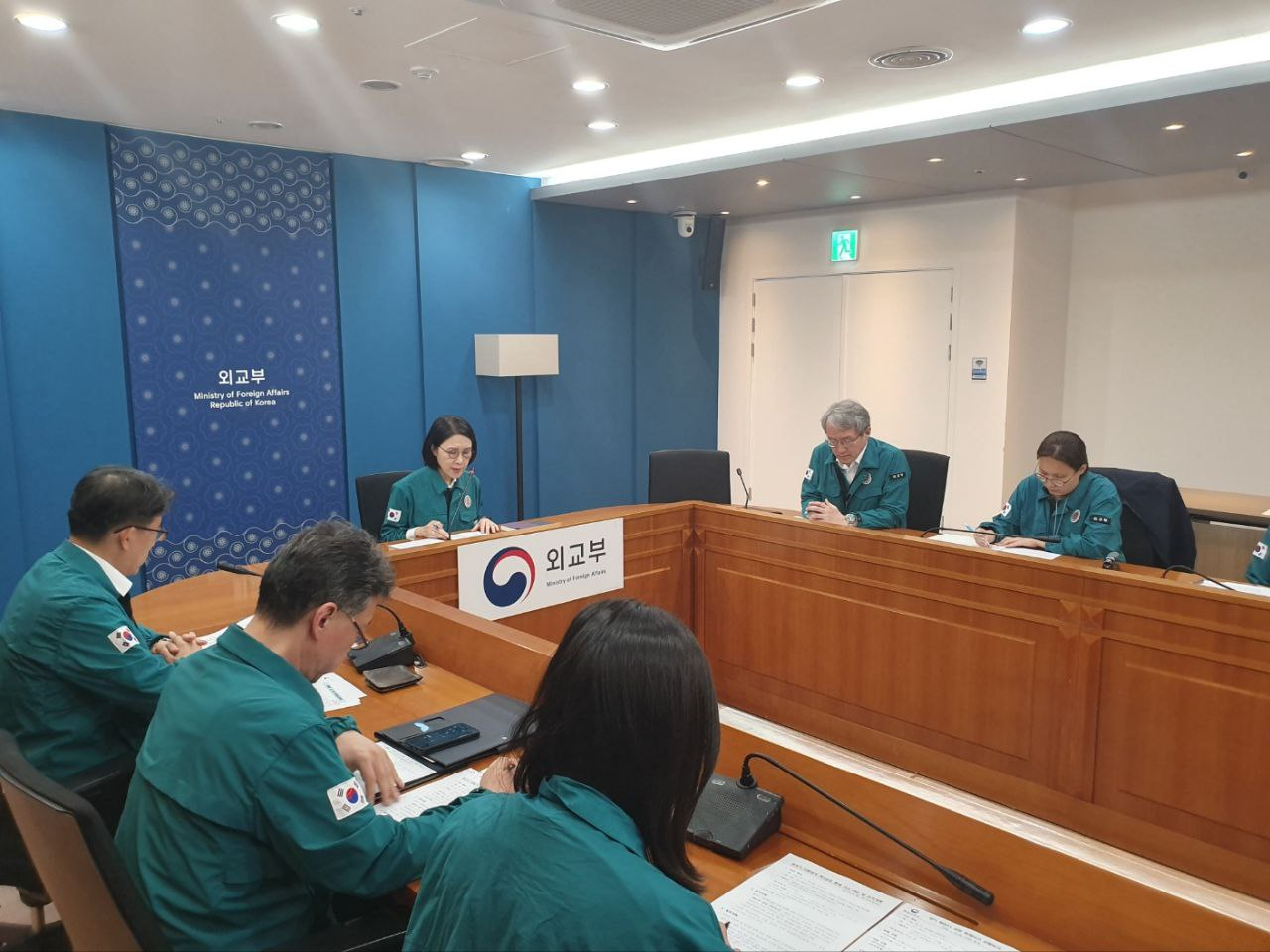 강인선 외교부 2차관은 24일 오후 7시 화성 리튬전지 제조공장 화재 관련 외교부 대책반 회의를 주재했다. [외교부 제공]
