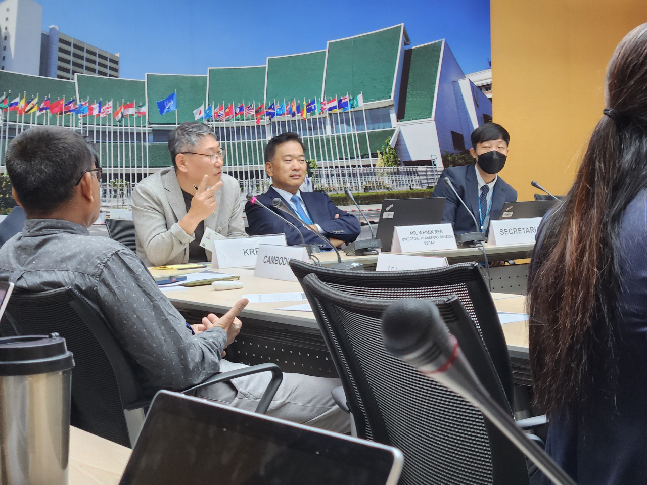 권용장 철도연 미래교통물류연구소장이 태국 방콕에서 철도연과 UNESCAP이 공동 개최한 ‘아시아 태평양 도시의 포용적 교통정책 세미나’에서 발제를 하고 있다. [한국철도기술연구원 제공]