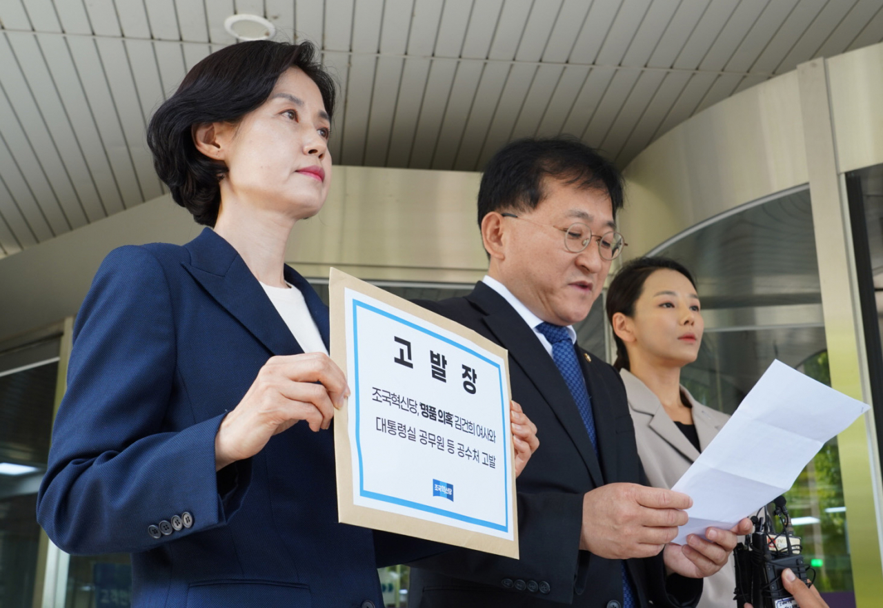 조국혁신당이 안보인다…‘존재감 위기’ 지지율 10%대 붕괴 [數싸움]