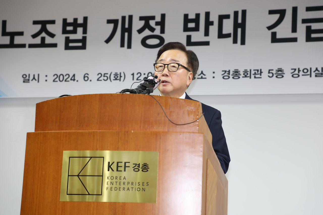 이동근 한국경영자총협회 상근부회장이 25일 서울 마포구 경총회관에서 열린 ‘노조법 개정 반대 긴급 기자회견’에서 발언하는 모습. [한국경영자총협회 제공]