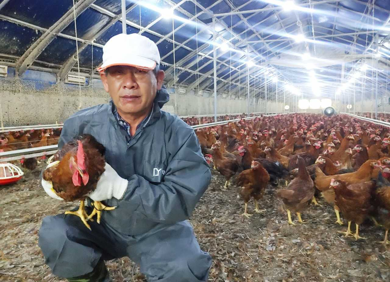 롯데마트·슈퍼의 전용농장의 이충환 농장주. [롯데쇼핑 제공]
