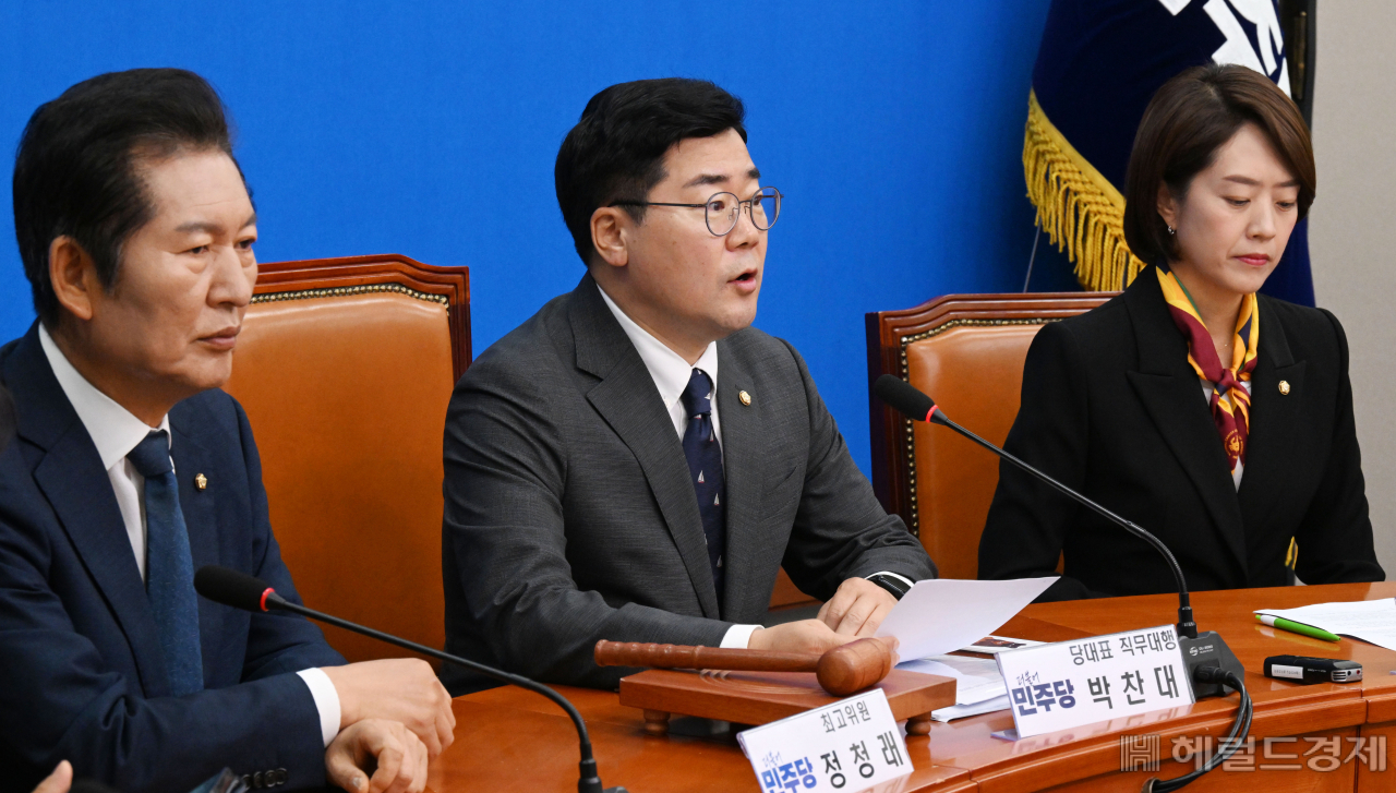 박찬대 더불어 민주당 대표 직무대행 겸 원내대표가 26일 오전 서울 여의도 국회에서 열린 최고위원회에 참석해 발언하고 있다. 이상섭 기자
