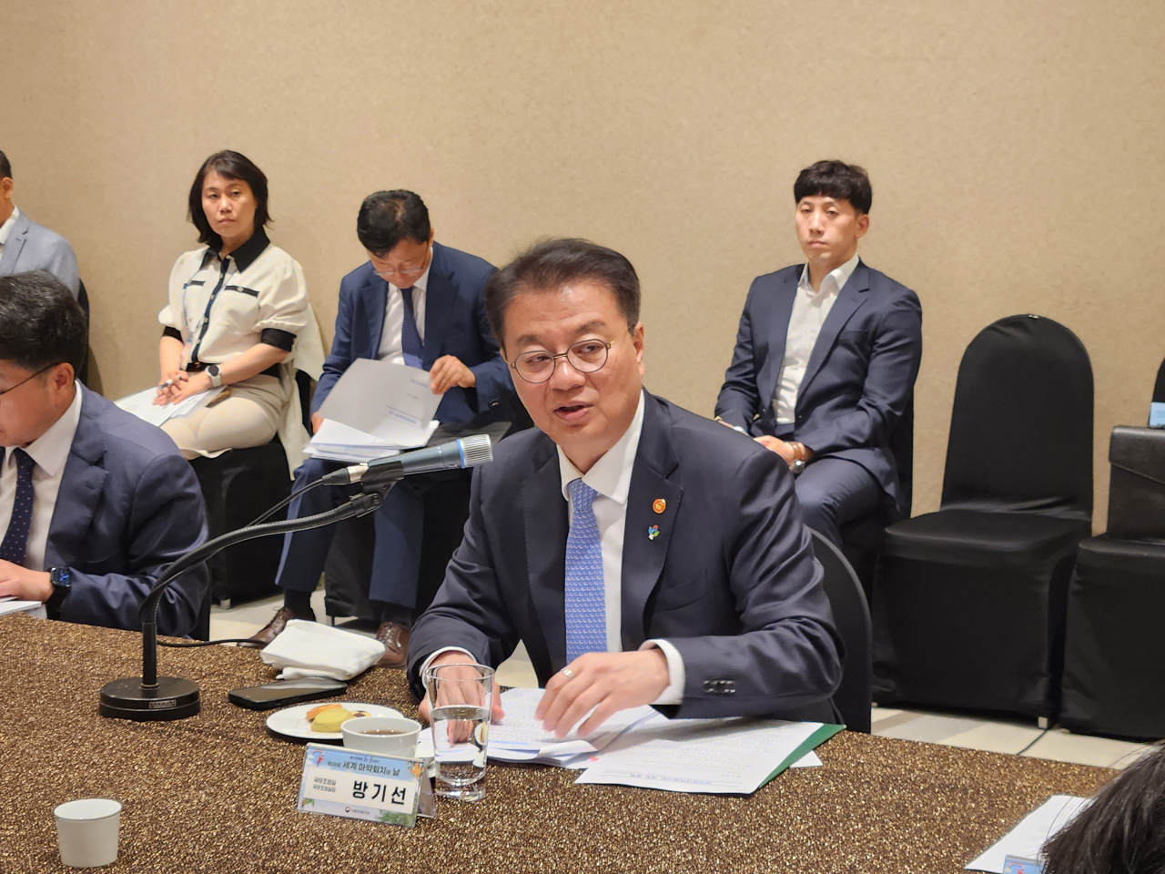 방기선 국무조정실장이 26일 서울 영등포구 63빌딩 사이프러스에서 열린 제2차 마약류 대책 협의회를 주재하고 있다.[연합]