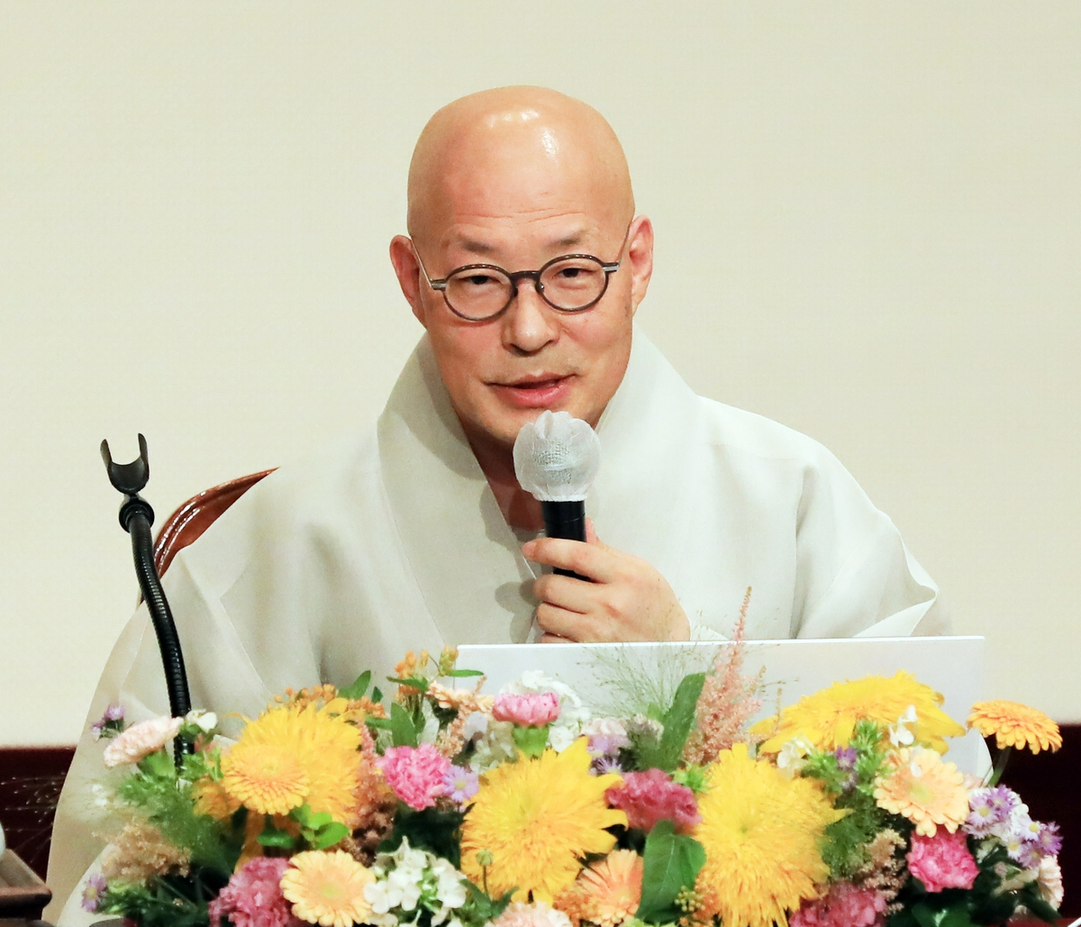 대한불교조계종 총무원장 진우스님이 지난 25일 한국불교역사문화기념관에서 열린 선명상 아카데미에서 강연하고 있다. [대한불교조계종 제공]