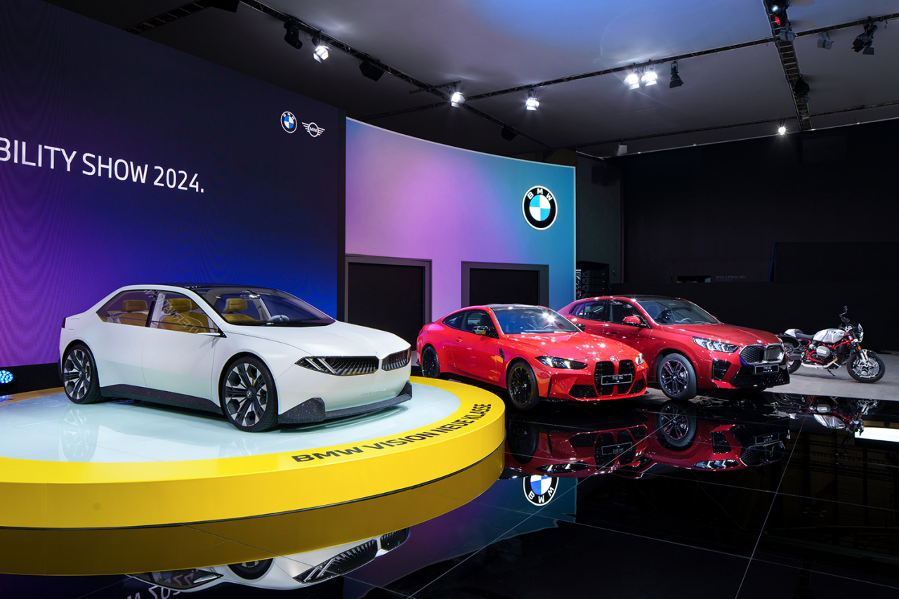콘셉트 모델 비전 노이어 클라쎄(왼쪽부터), 뉴 M4, 올 뉴 iX2. [BMW 그룹 코리아 제공]