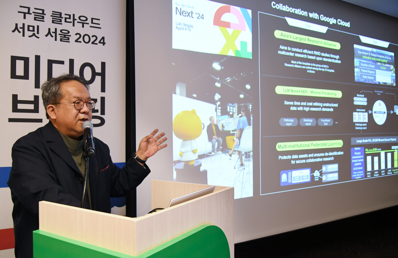 황희 카카오헬스케어 대표가 26일 ‘구글 클라우드 서밋 서울 2024’ 미디어 브리핑에서 발언하고 있다. [구글 클라우드 코리아 제공]