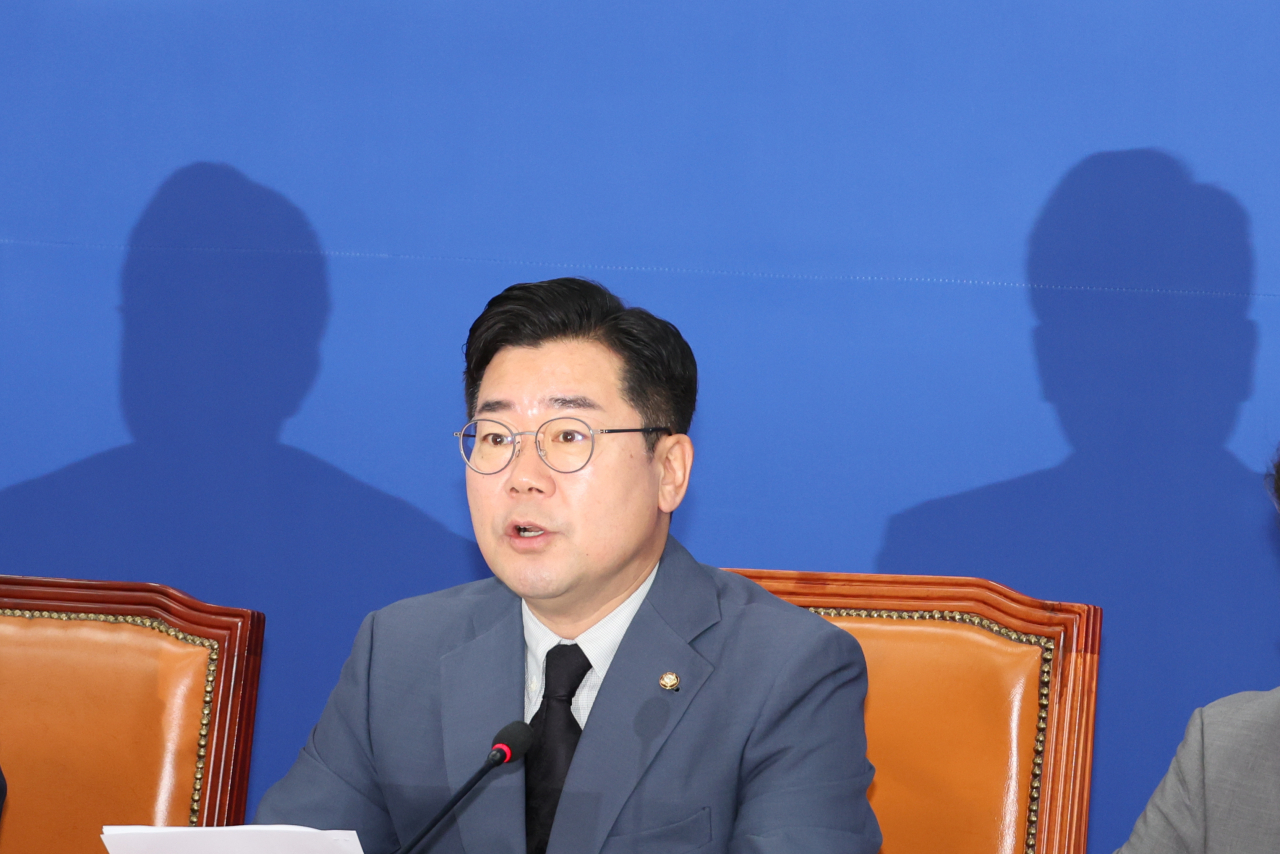 박찬대 더불어민주당 당대표 직무대행 겸 원내대표가 27일 오전 서울 여의도 국회에서 열린 정책조정회의에서 발언하고 있다. [연합]