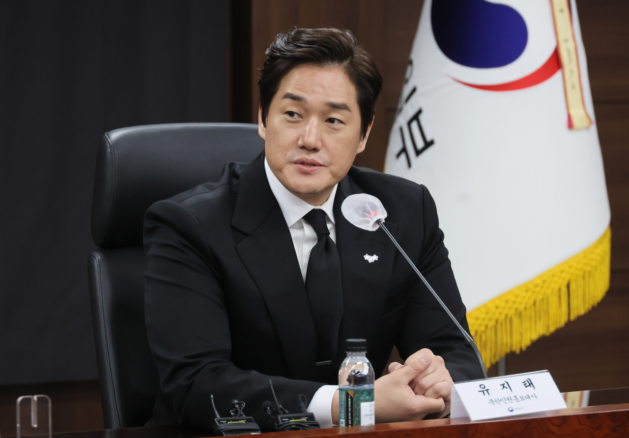 2024 통일부 북한인권홍보대사에 위촉된 배우 유지태가 27일 서울 종로구 정부서울청사에서 위촉식을 마친 뒤 소감을 밝히고 있다. [연합]