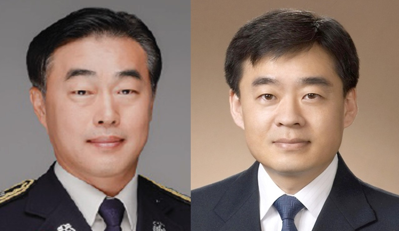 Heo Seok-gon (left), fire commissioner nominee of the National Fire Agency and Chang Dong-eon, administrator nominee of the Korea Meteorological Administration. (Presidential office)