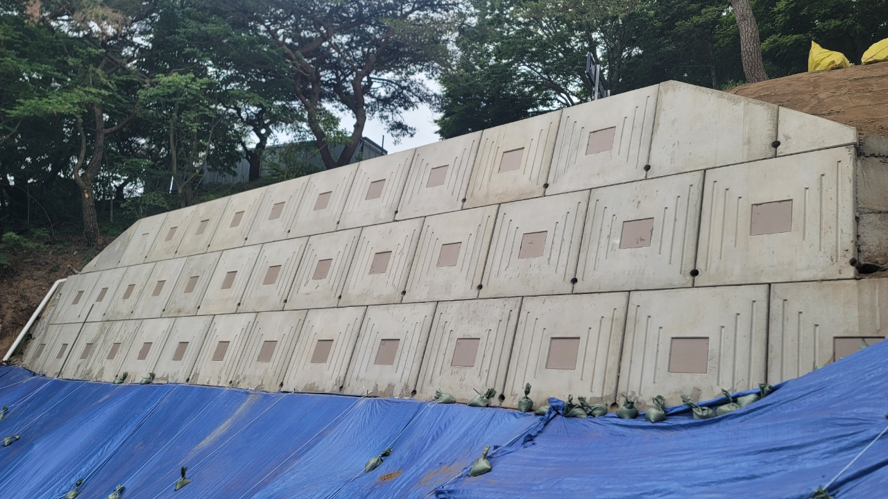 산사태 피해지 복구사업(석굴암 주차장)현장.