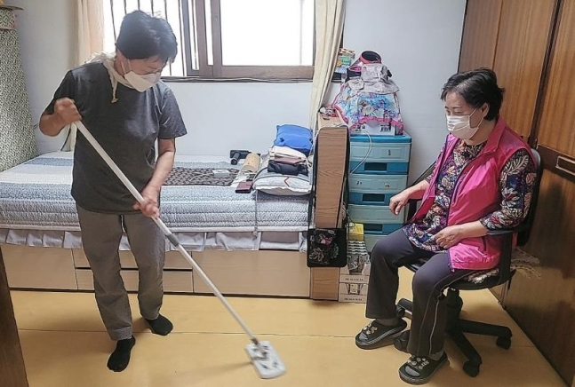 재가 의료급여 돌봄 서비스 제공 모습[서울시 제공]