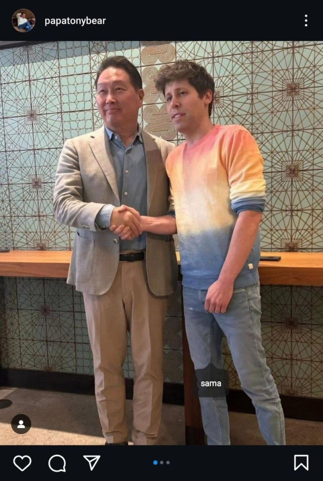 최태원(왼쪽) SK회장이 샘 올트먼 오픈AI CEO와 같이 촬영한 사진. [최태원 회장 SNS 캡쳐]