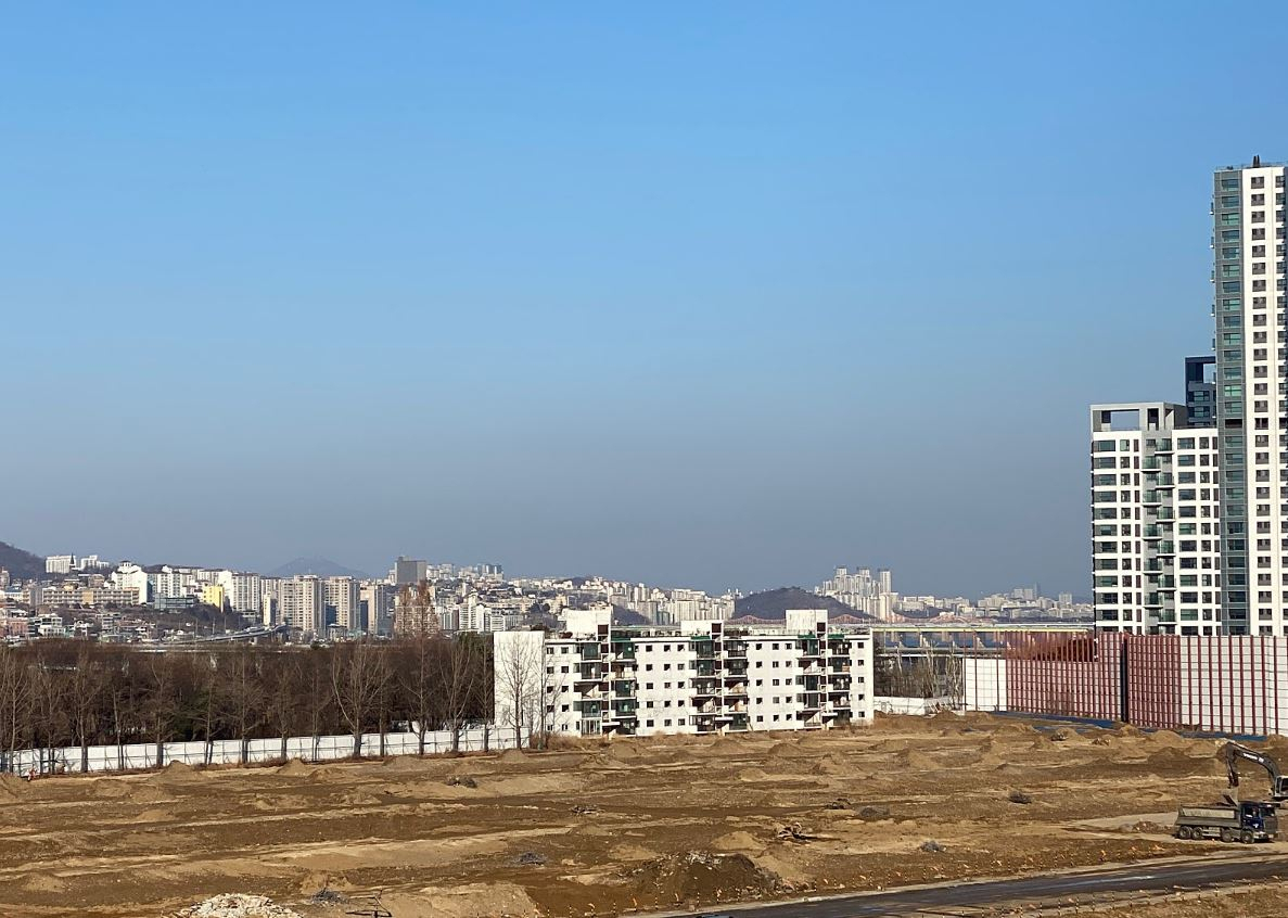 반포 재건축 ‘한 동 남기기’ 결사반대…덮개공원에도 시끌시끌 [부동산360]