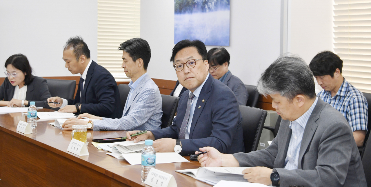 김병환 기획재정부 차관이 27일 오후 서울 종로구 정부서울청사에서 열린 '글로벌 파트너십 이행점검단 3차 회의'를 주재하며 모두발언을 하고 있다. [기획재정부 제공]
