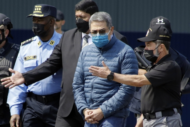 후안 오를란도 에르난데스 온두라스 전 대통령이 체포된 당시 모습. [AP=연합]
