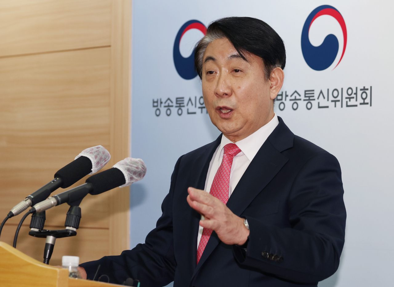 Former Korea Communications Commission Chairman Lee Dong-kwan offers to resign ahead of a pending National Assembly impeachment vote, in this file photo taken Dec. 1, 2023. (Newsis)
