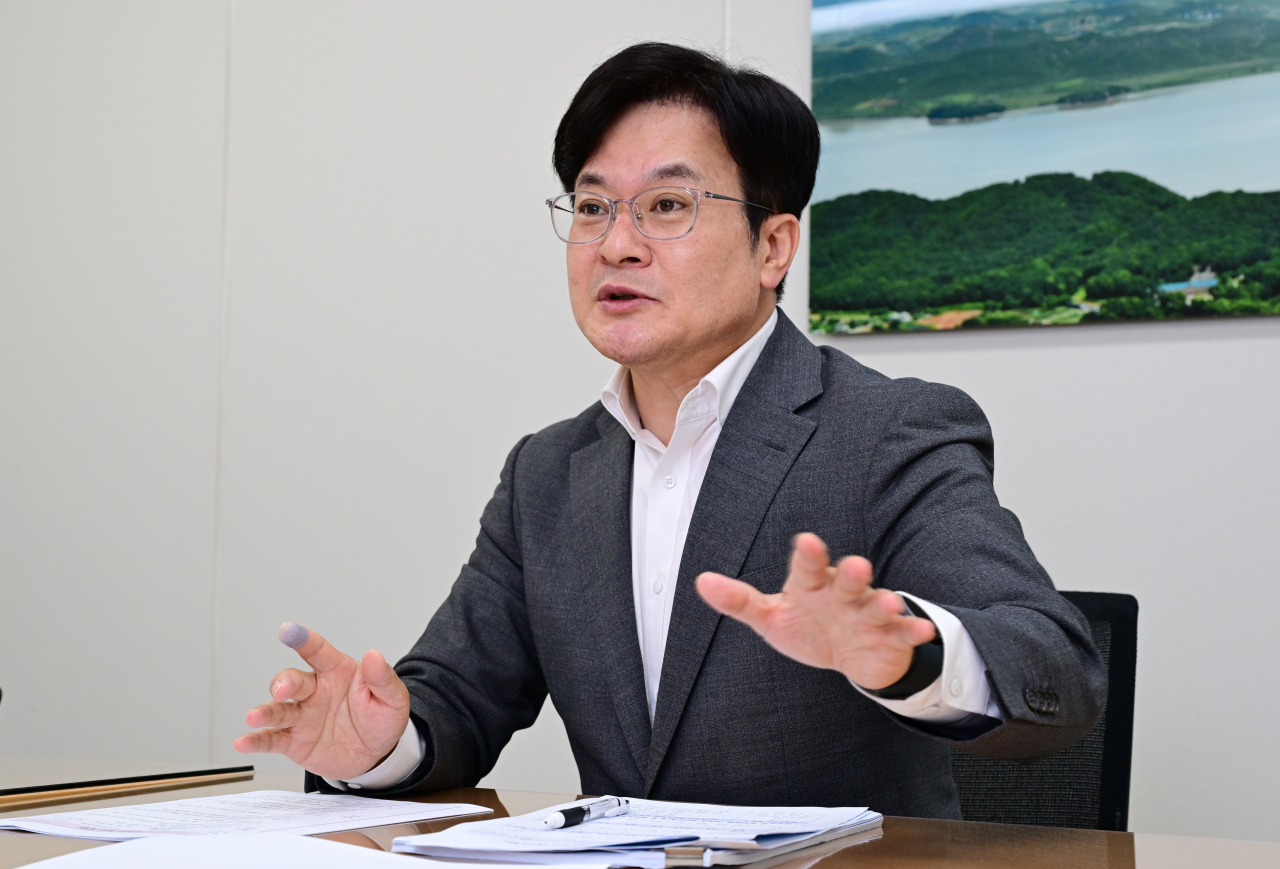 김병수 김포시장이 20일 오후 김포시청에서 헤럴드경제 인터뷰를 가지고 있다. 박해묵 기자