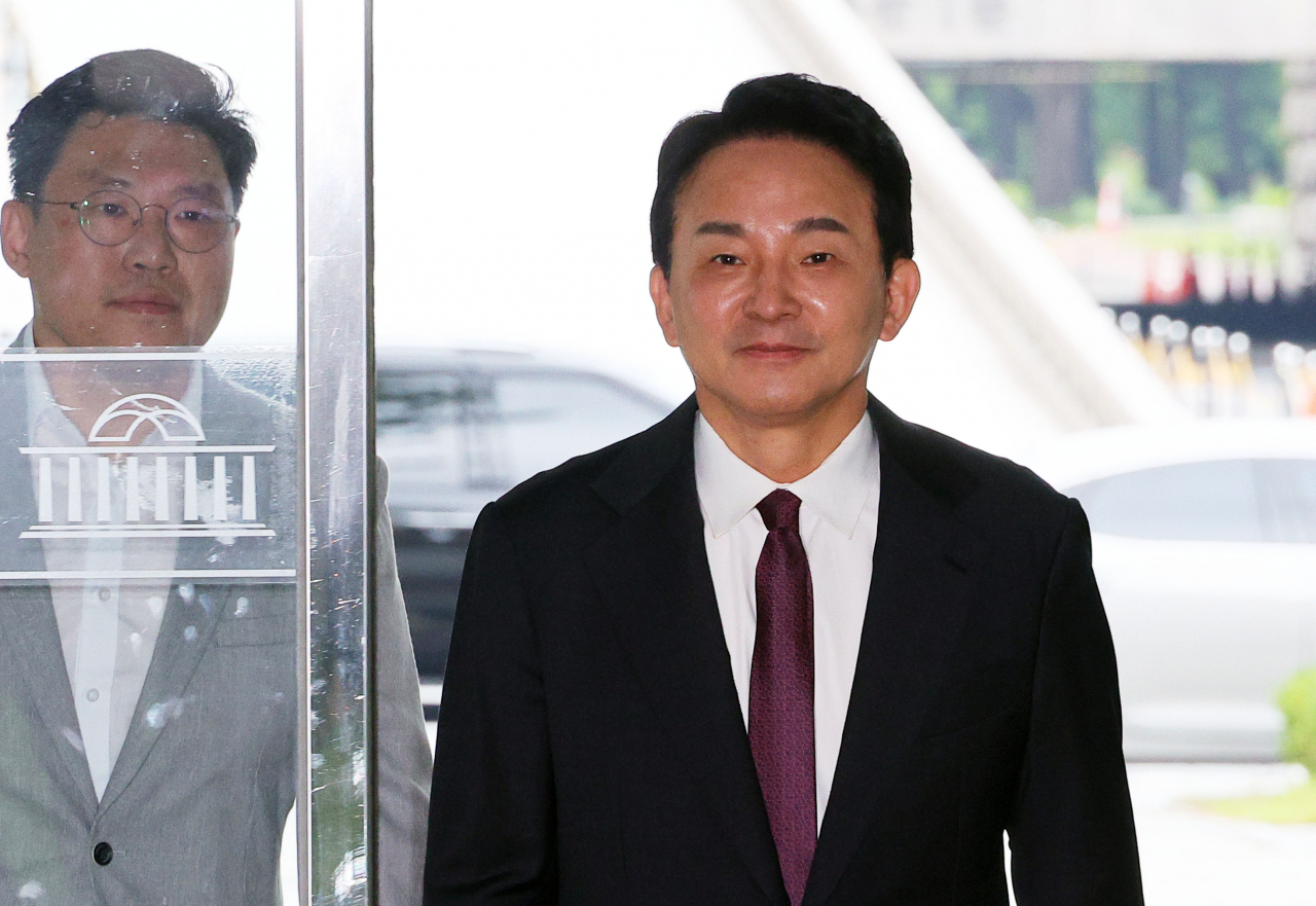 국민의힘 당대표 선거에 출사표를 던진 원희룡 전 국토교통부 장관이 30일 오전 국회 소통관에 들어서고 있다. [연합]