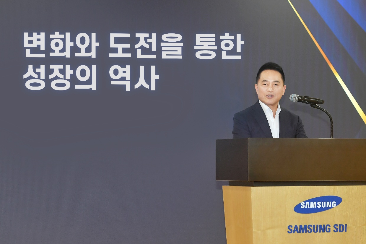 최윤호 삼성SDI 대표이사 사장이 1일 경기 용인시 기흥 본사에서 열린 ‘54주년 창립기념식’에서 기념사를 하고 있다. [삼성SDI 제공]