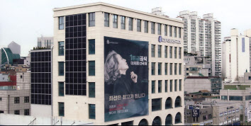 tvn드라마 ‘졸업’에 서울 강남구 대치동 940-8 ‘더스톤대치’ 건물이 유명 국어학원으로 나온 모습 [tvn드라마 졸업 갈무리]