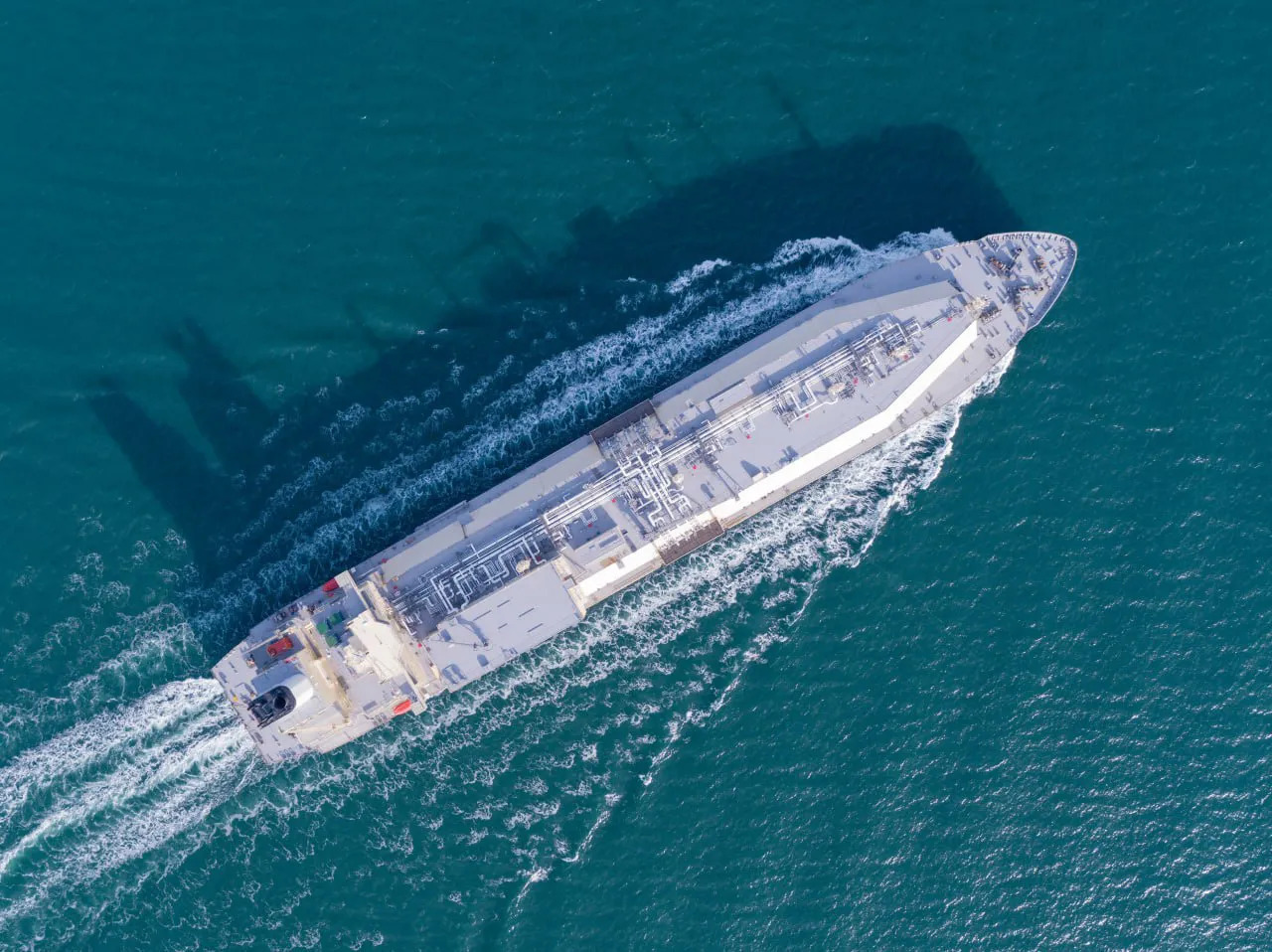 An aerial shot of Hanwha Ocean’s dual-fuel LNG carrier. (Hanwha Group)