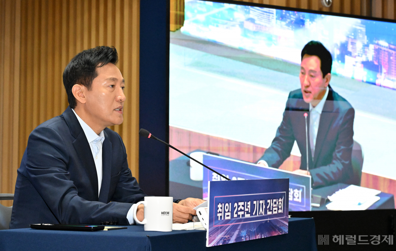 오세훈 서울시장이 1일 오전 서울 중구 서울시청에서 열린 민선 8기 취임 2주년 기자 간담회에 참석해 인사말을 하고 있다. 임세준 기자