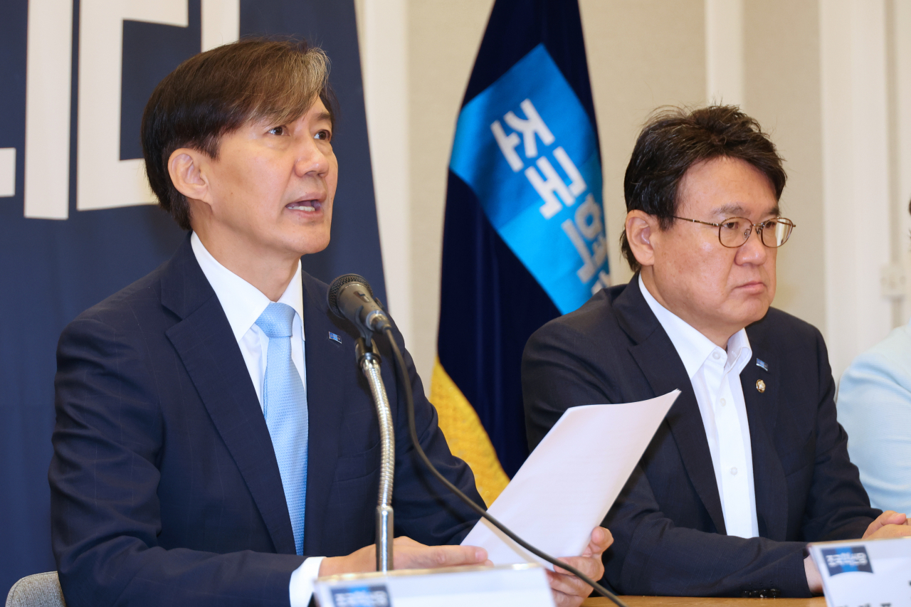 조국혁신당 조국 대표가 1일 오전 국회에서 열린 최고위원회의에서 발언하고 있다. [연합]