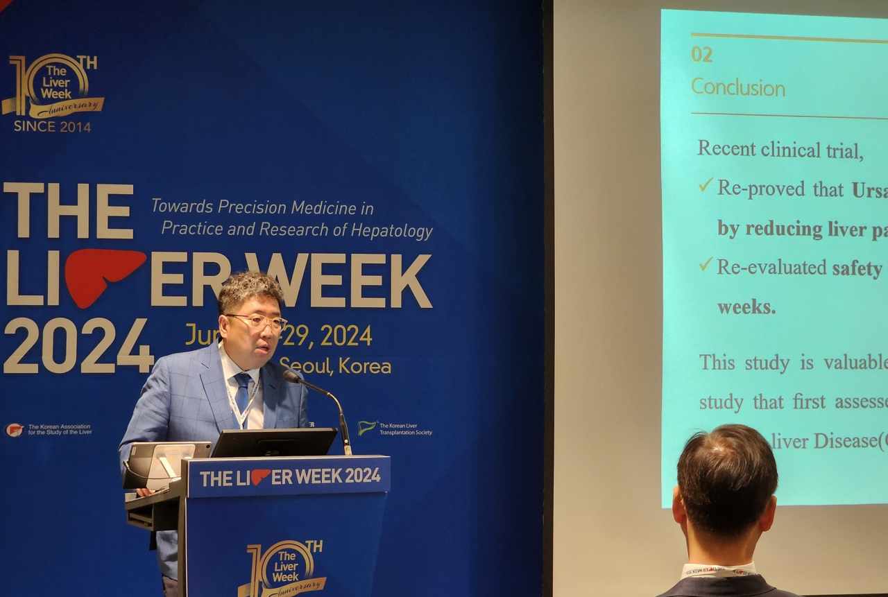 장재영 순천향대 교수가 우루사의 톱라인 결과에 대해 발표하는 모습. 대웅제약 제공