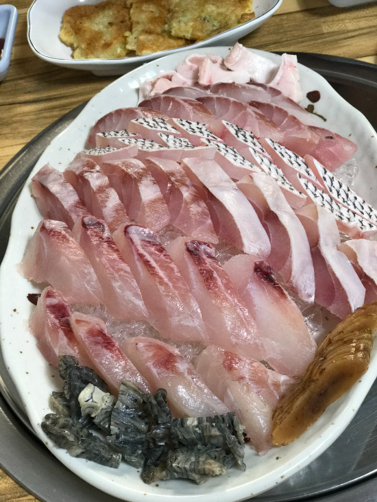 신포시장 민어회