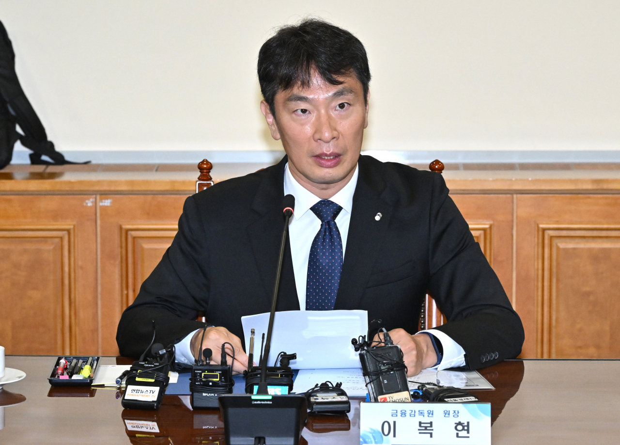 이복현 금융감독원장이 지난달 19일 오전 서울 중구 은행회관에서 열린 금융감독원장-은행장 간담회에 참석해 모두발언을 하고 있다. 임세준 기자