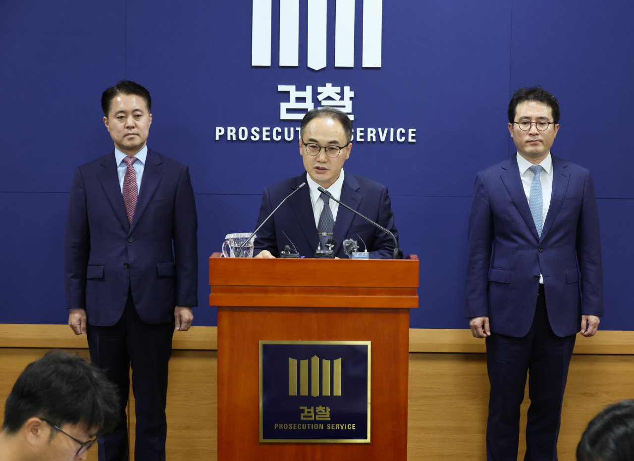 이원석 검찰총장이 2일 서울 서초구 대검 기자실에서 더불어민주당 검사 탄핵안에 대한 입장 발표를 하고 있다. [연합]
