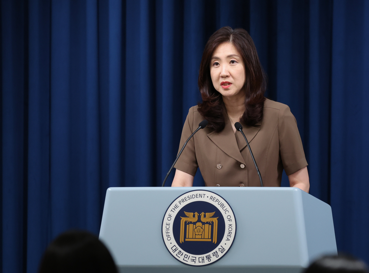 김수경 대통령실 대변인이 2일 서울 용산 대통령실 청사에서 현안 브리핑을 하고 있다. [연합]