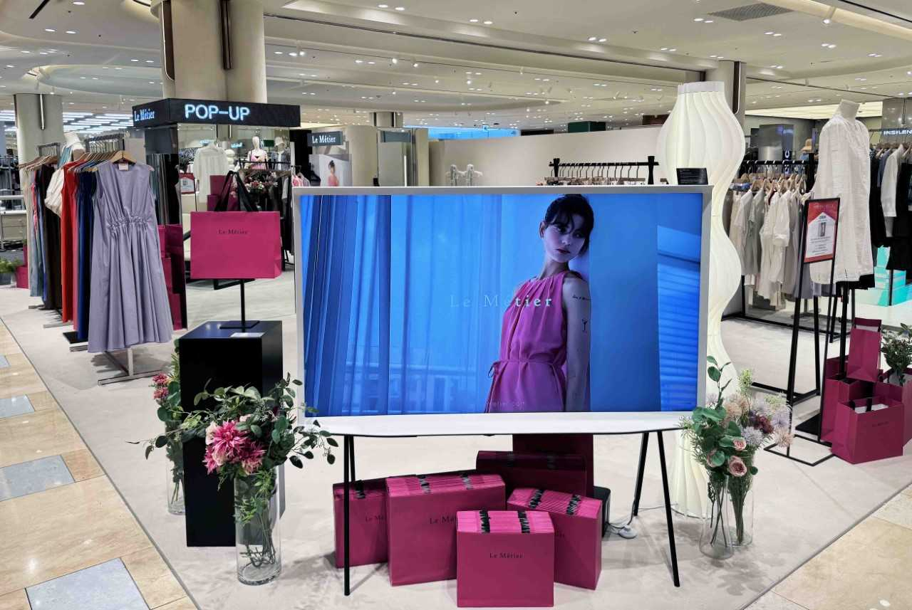 신세계백화점 강남점이 국내 신진 디자이너 브랜드인 ‘르메띠에’의 팝업스토어(임시매장)를 열었다. [신세계백화점]