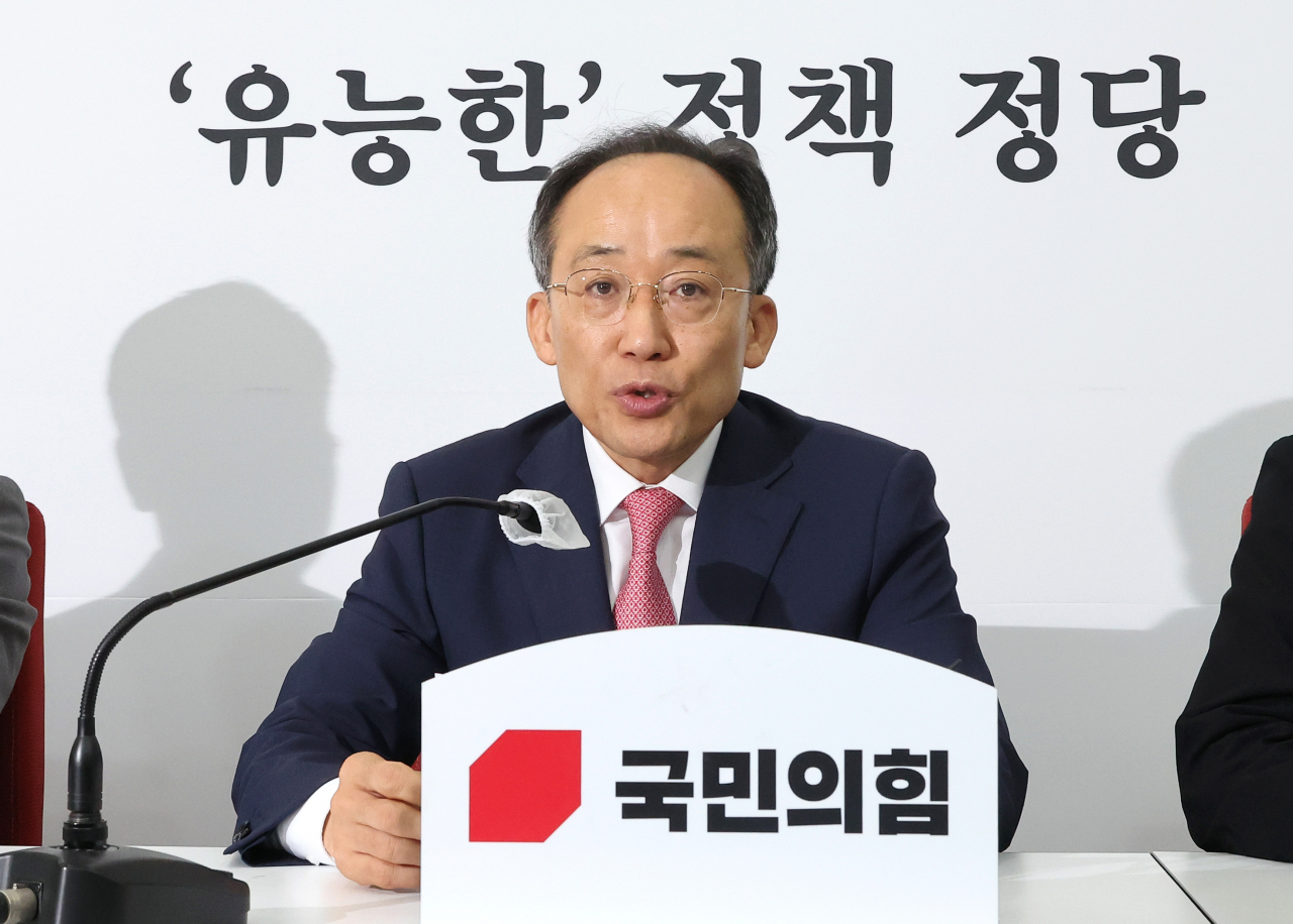 추경호 국민의힘 원내대표가 3일 오전 국회에서 기자회견을 열고 민주당의 이재명 전 대표를 수사했던 검사들에 대한 무더기 탄핵소추 추진과 관련해 입장을 밝히고 있다. [연합]