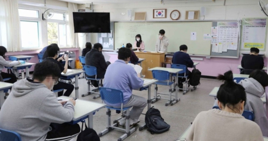 과도한 특례라는 비판을 받아온 변리사와 관세사 등 국가전문자격시험에서 자동 자격부여와 과목 면제와 같은 공직경력특례제도가 전면 폐지될 것으로 보인다. 국민권익위원회는 3일 ‘국가자격시험 제도·운영과정의 공정성 제고’ 방안을 마련해 개별법령 소관 부처에 권고했다고 밝혔다. 자료사진. [헤럴드DB]