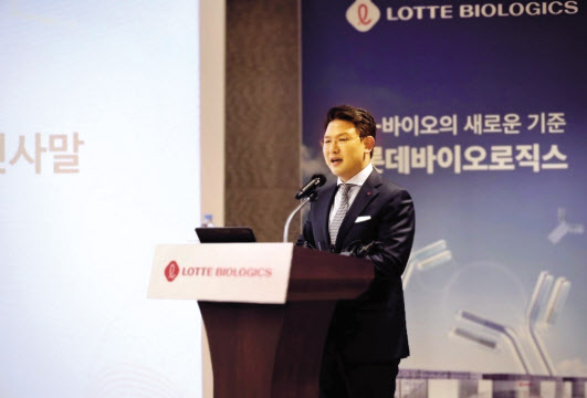 이원직 롯데바이오로직스 대표가 2일 오전 서울 송파구 롯데호텔 월드에서 열린 송도 바이오 캠퍼스 착공 전 기자간담회에서 인사말을 하고 있다. [롯데바이오로직스 제공]