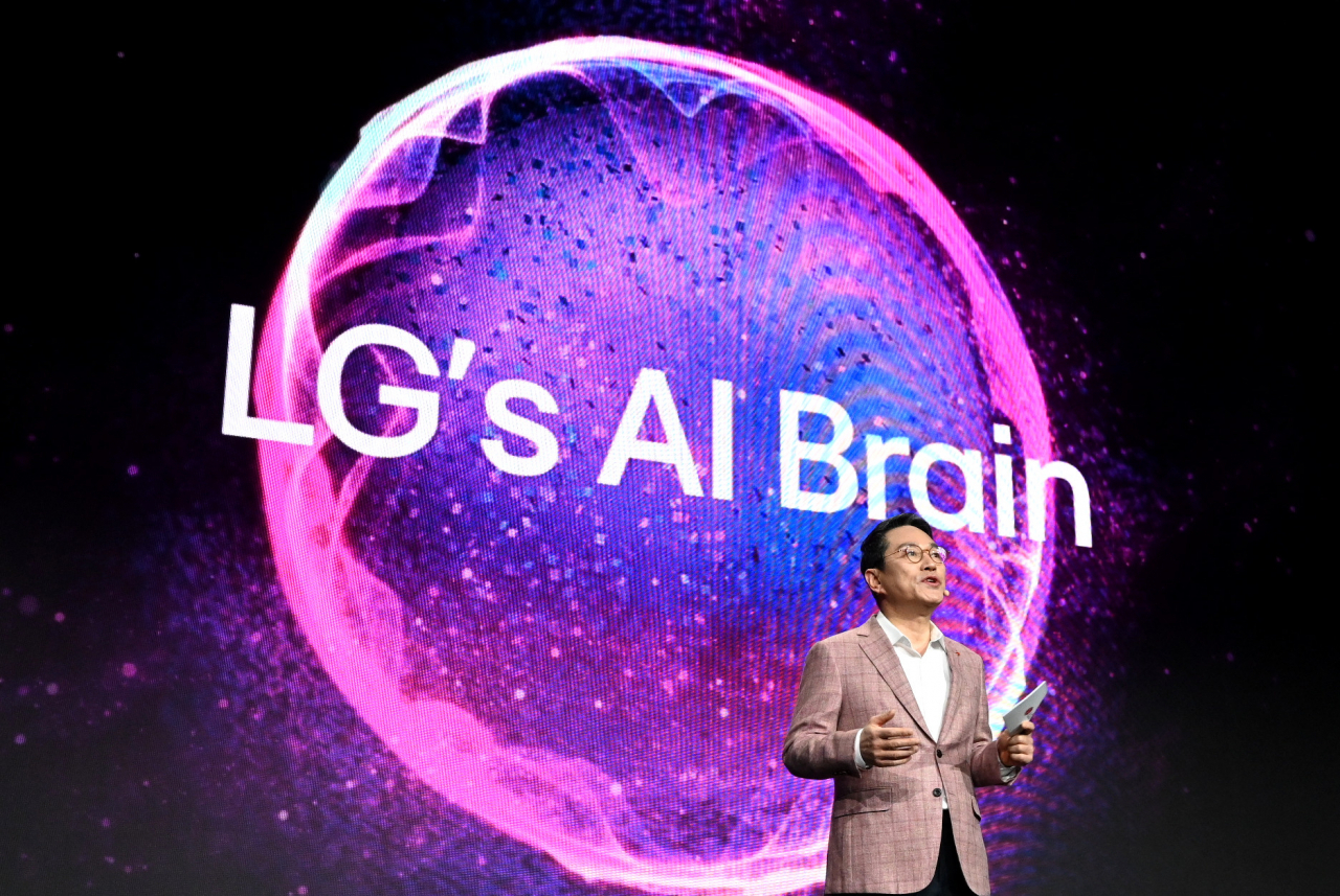 조주완 LG전자 CEO가 고객경험 관점에서 재정립한 AI 의미와 기술의 차별점을 소개하는 모습 [LG전자 제공]
