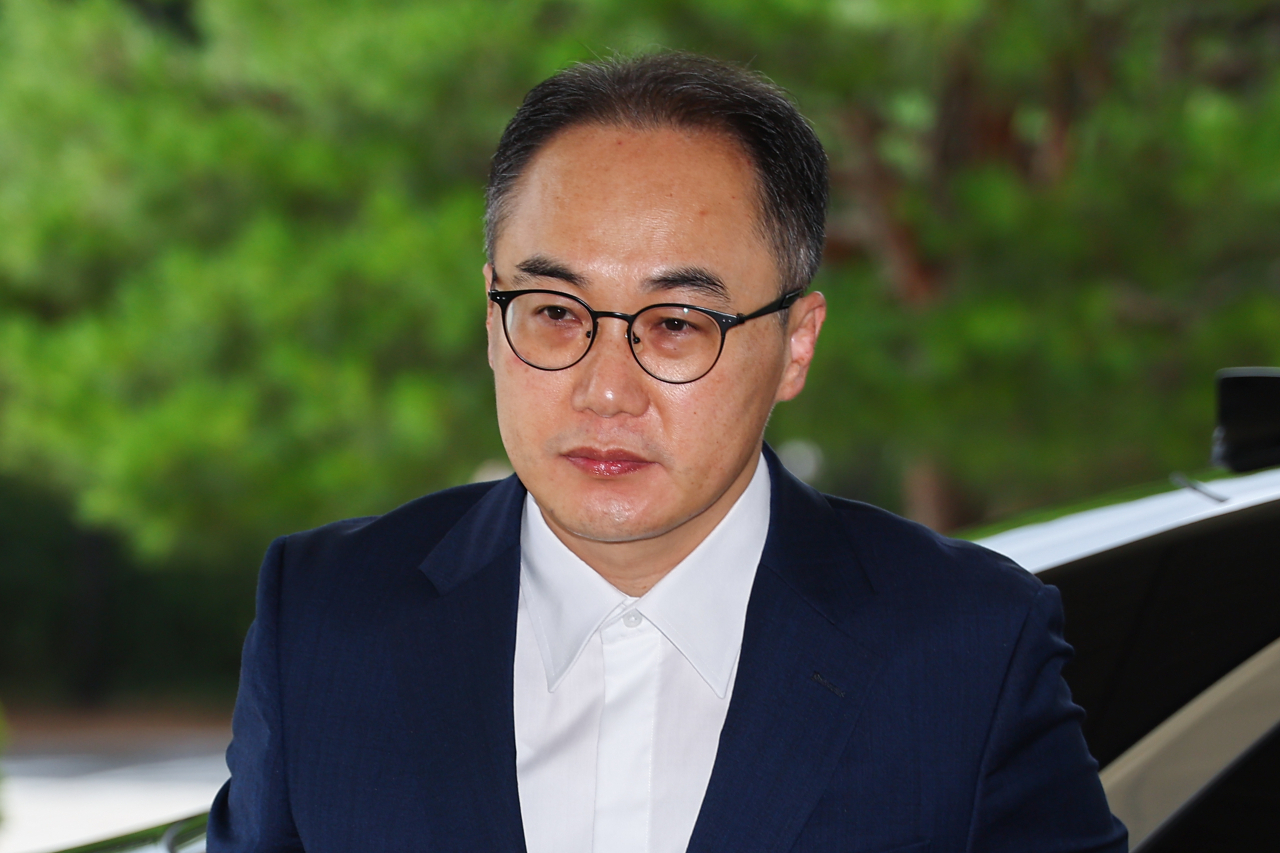 이원석 검찰총장이 3일 오전 서울 서초구 대검찰청으로 출근하고 있다. 이 총장은 전날 더불어민주당이 이재명 전 대표를 수사했던 검사들에 대한 탄핵소추안을 발의하자 기자회견을 자청하며 강하게 반발했다. [연합]