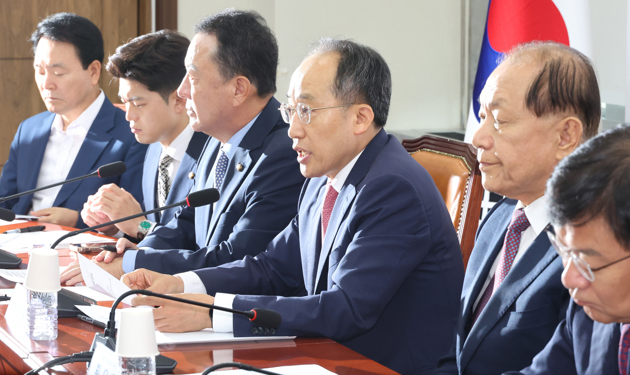 추경호 국민의힘 원내대표(왼쪽 네번째)가 4일 오전 국회에서 열린 비상대책위원회의에서 발언하고 있다. [연합]