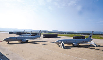 해군은 4일 경북 포항 해군항공사령부에서 최신예 해상초계기 ‘P-8A 포세이돈’ 인수식을 거행했다. [해군 제공]