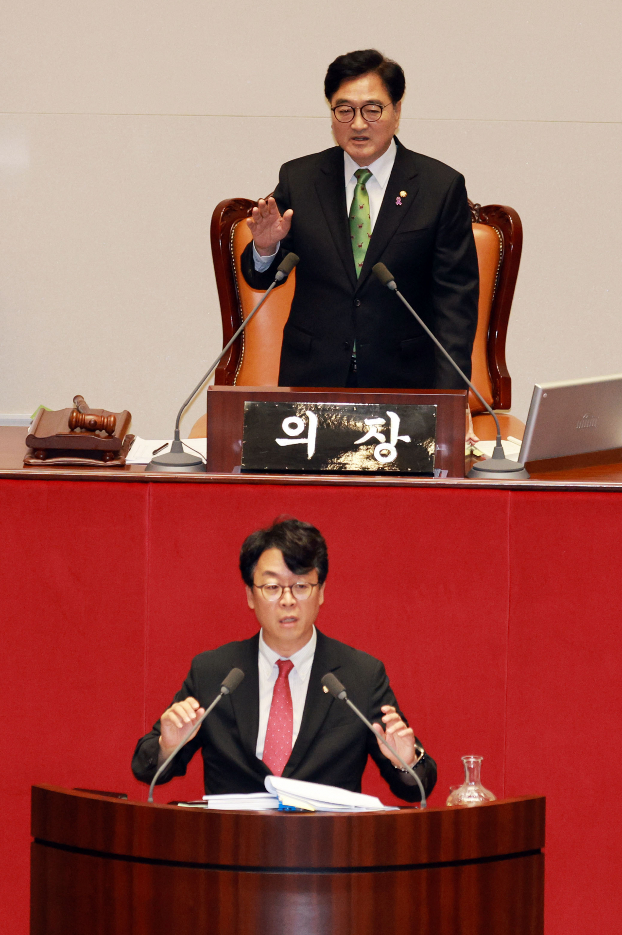 “국회법 해석 제대로” “작작 해라”…아수라장 된 본회의장 [이런정치]