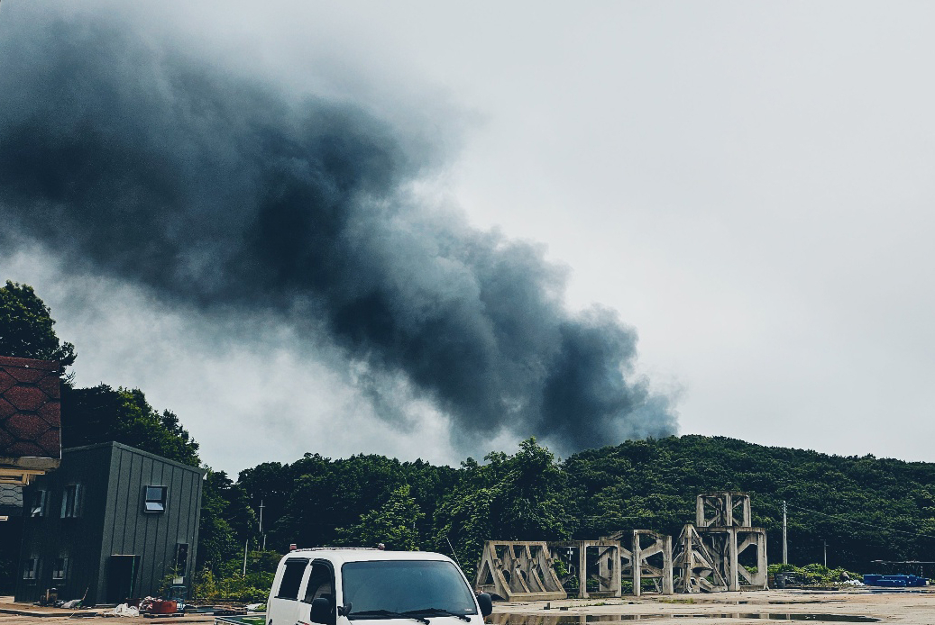 5일 오전 불이 난 화성 전곡산업단지내 공장 [연합]