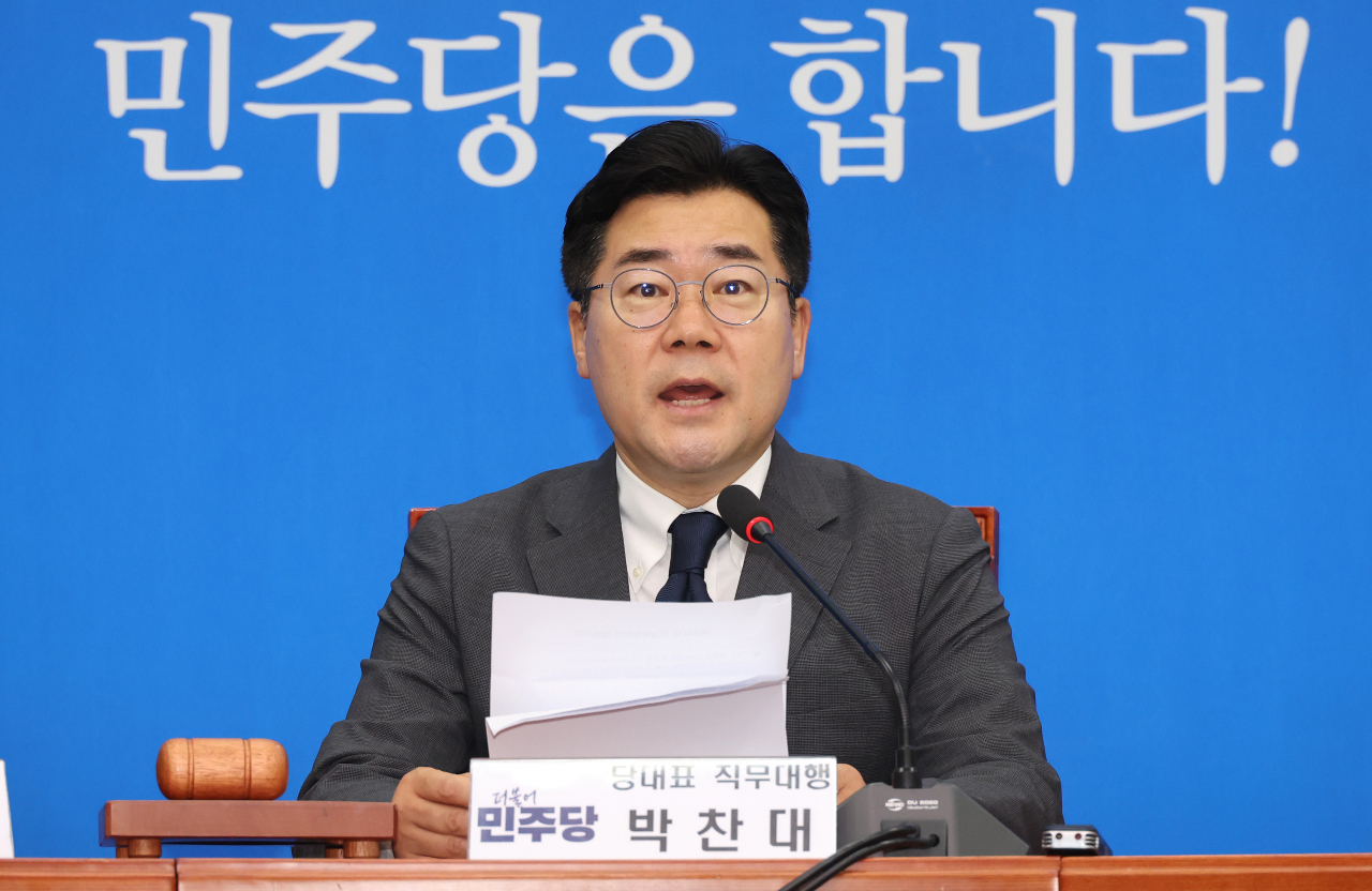 박찬대 더불어민주당 당대표 직무대행 겸 원내대표가 5일 오전 국회에서 열린 최고위원회의에서 발언하고 있다. [연합]