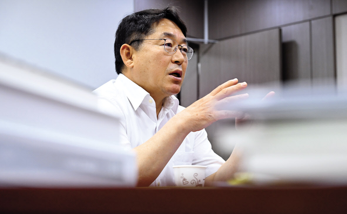 박희승 더불어민주당 의원이 1일 서울 여의도 국회 의원회관에서 헤럴드경제와 인터뷰를 하고 있다. 이상섭 기자