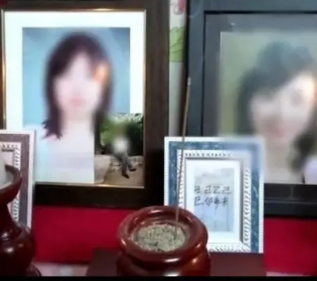 2004년 8월 드라마 보조출연 관계자 12명으로부터 성폭력을 당한 뒤 숨진 언니와 언니를 따라 세상을 등진 동생. [유튜브 채널 '나락보관소' 캡처]