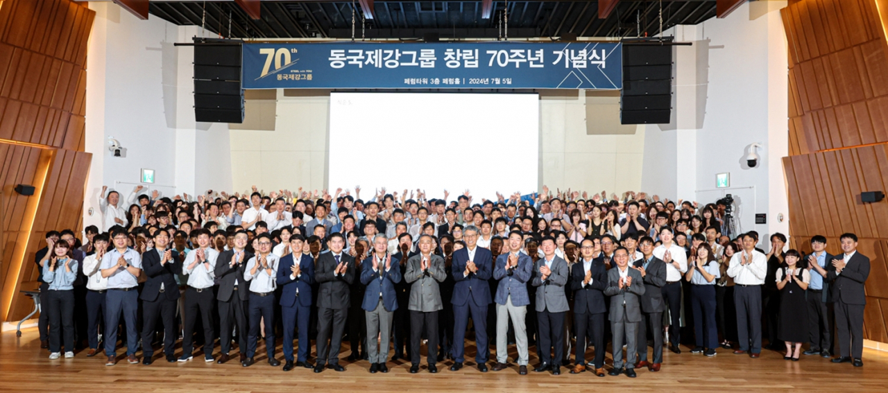 동국제강그룹 창립기념일 임직원 단체사진. [동국제강그룹 제공]